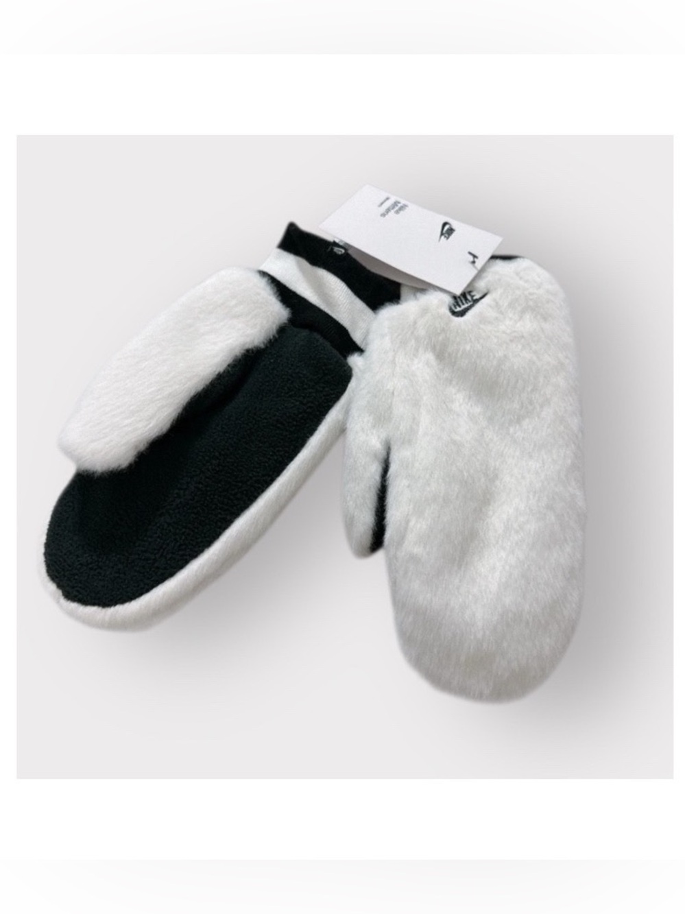 NWT Nike Women’s Warm Faux Fur Mittens White/Black Size M/L